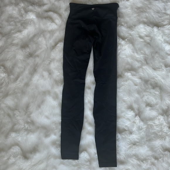 Lululemon leggings size 2. GREAT condition! - Picture 3 of 4